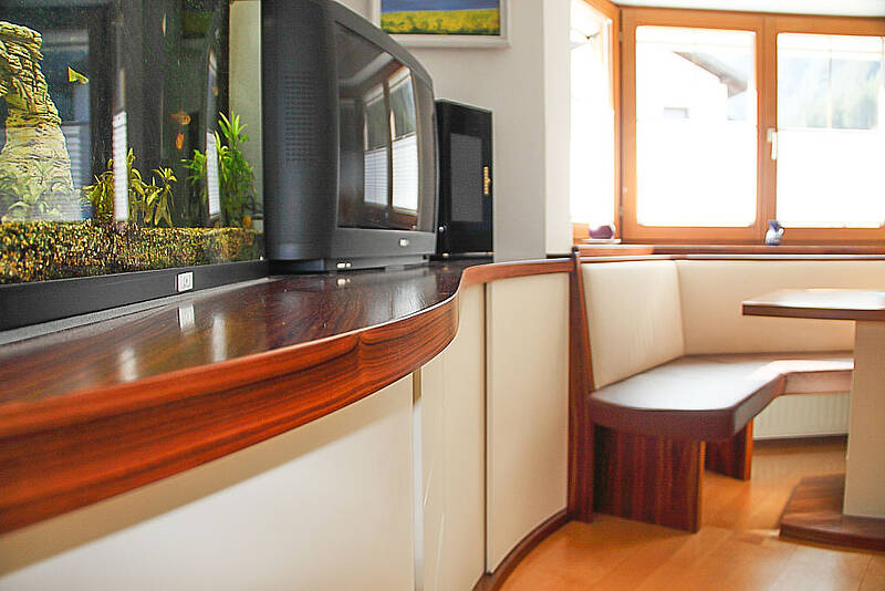Essraum mit Sitzbank perfekt in den Raum integriert.