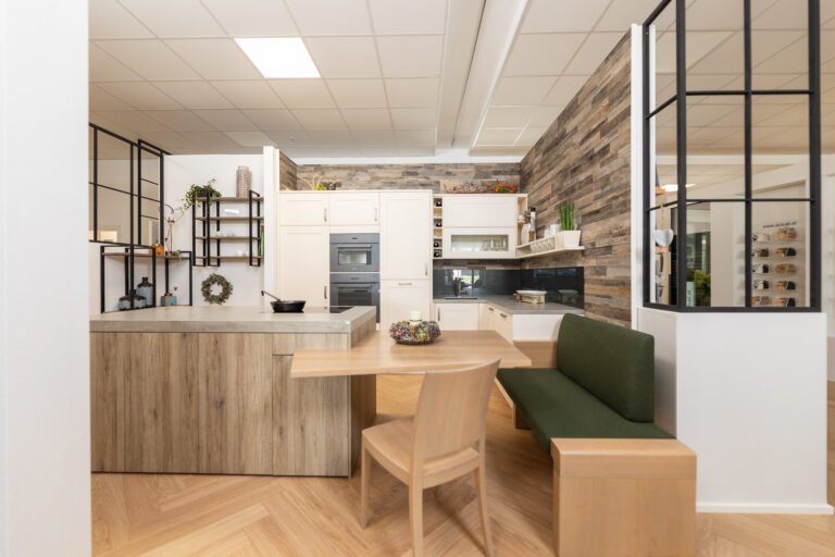 olina Küche in Landhausstil weiß, Kochinsel in Holz mit Arbeitsplatte in Betonoptik