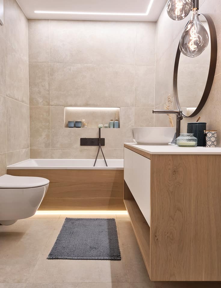 Badmöbel in Eiche und Aufsatzwaschbecken