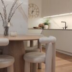 Elegante Küche in weiß mit rundem Tisch in Eiche