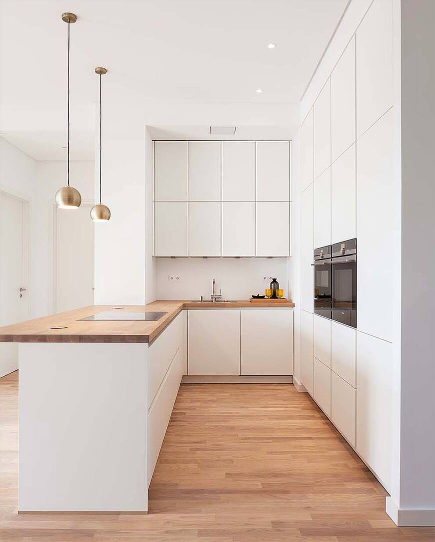 beispielbild-weiße-kueche-in-u-form