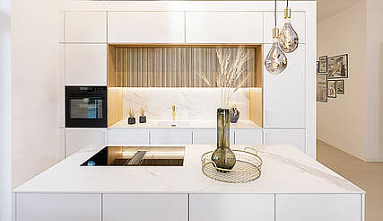 Dekton Arbeitsplatte Marmoroptik hell