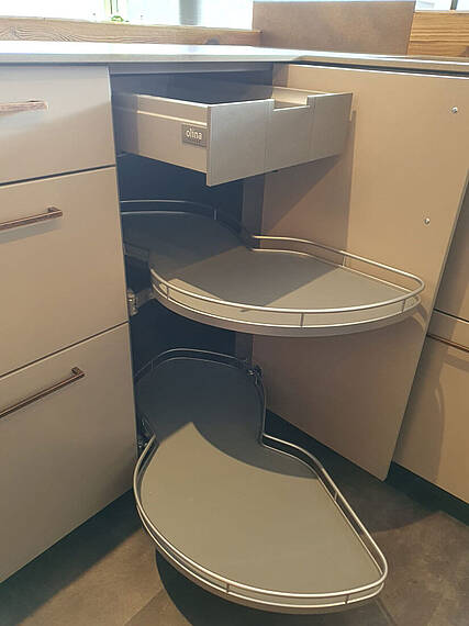 eckschrank-karussell-schublade