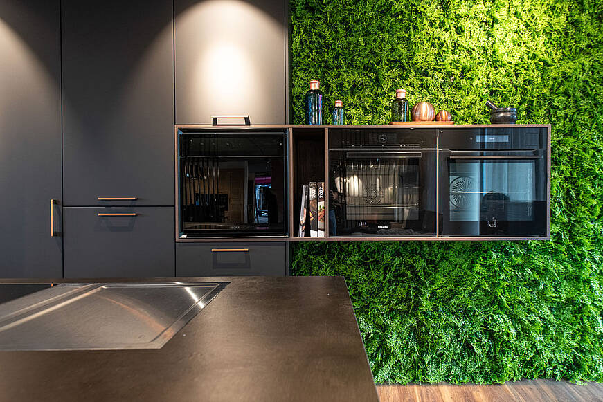 ergonomie-kueche-kuechengeraete-nebeneinander