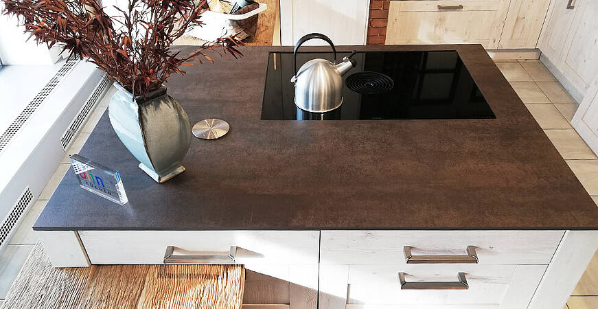 keramik arbeitsplatte metalloptik