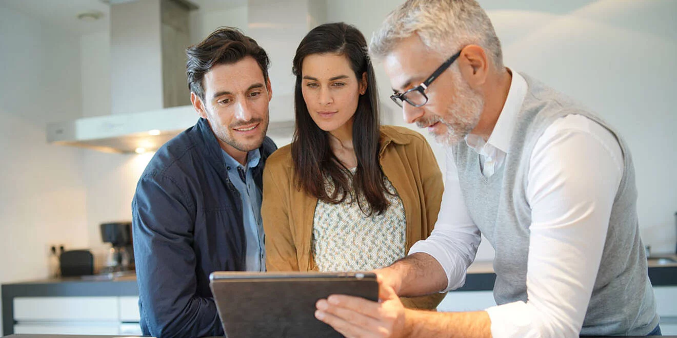 Kundenberatungsgespräch mit 3 Personen
