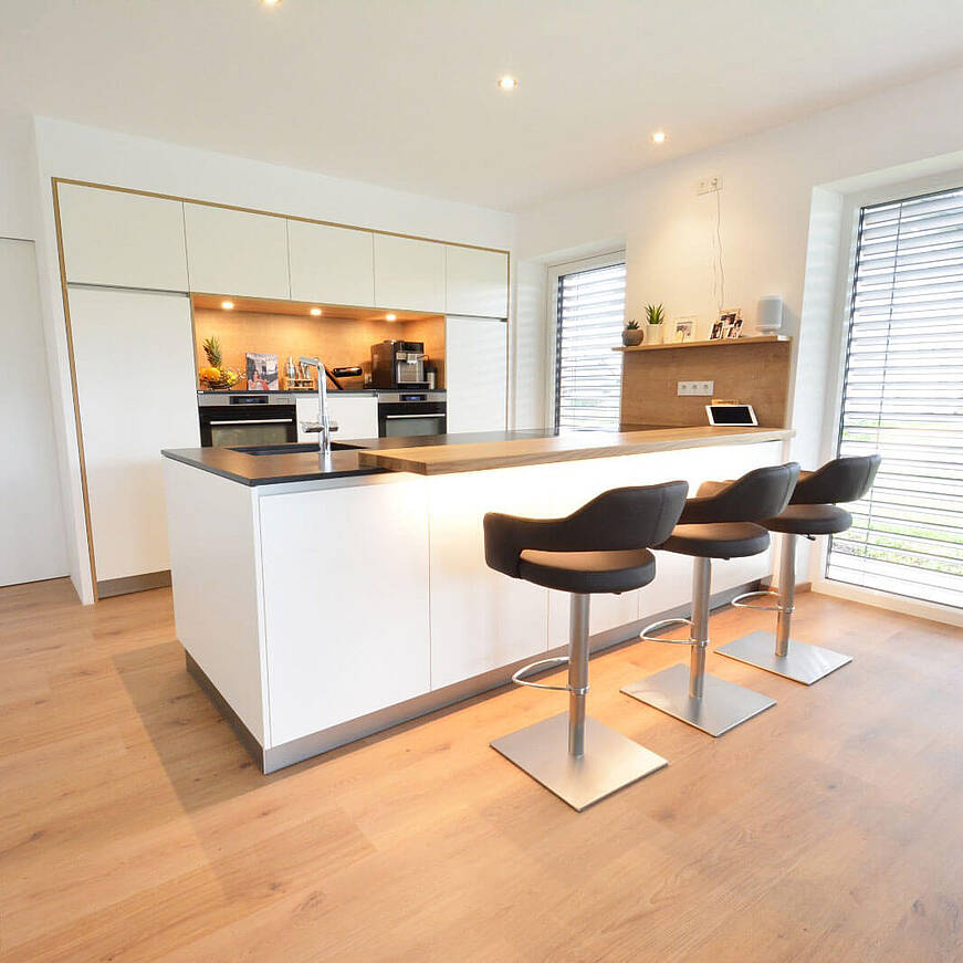 raumwirkung-grifflose-kueche-wels