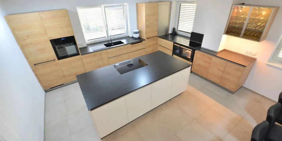 olina Küche mit Holzofen kombiniert