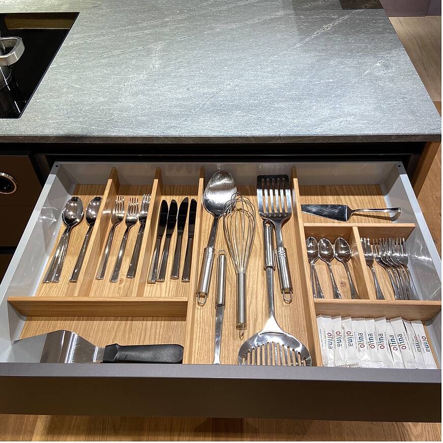 symbolbild-besteck-in-oberster-schublade