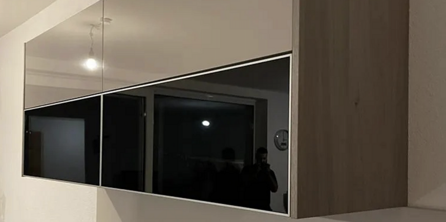 symbolbild-haengeschrank-in-u-kueche