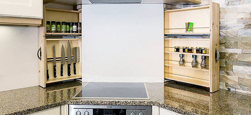 symbolbild-olina-eck-und-seitenauszug-fuer-kleine-kuechen